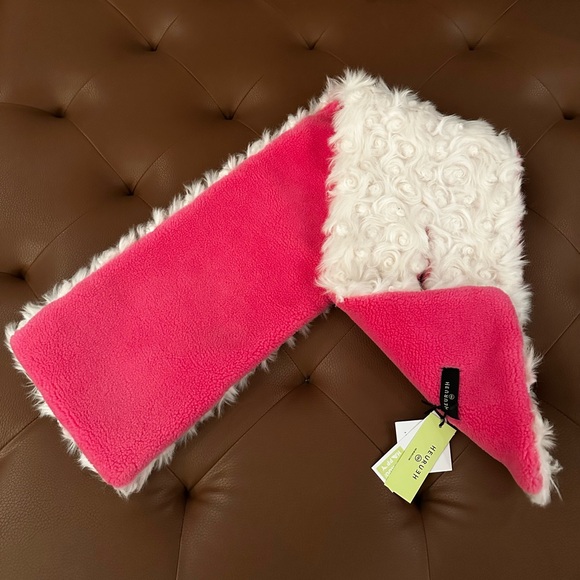 Heurueh Accessories - Heurueh Faux Fur Hybrid pull-through Scarf | Pink and White | NWT